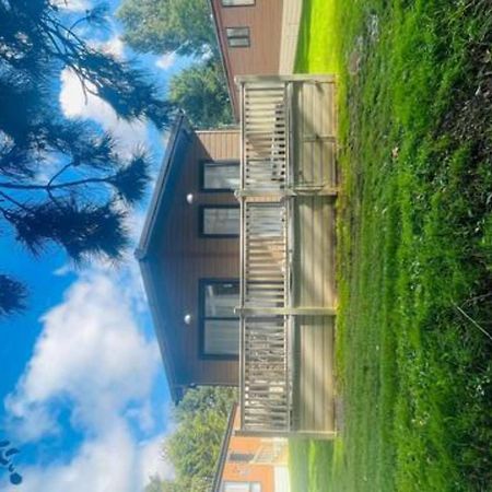Truemans Lodge With Hot Tub York Exterior photo